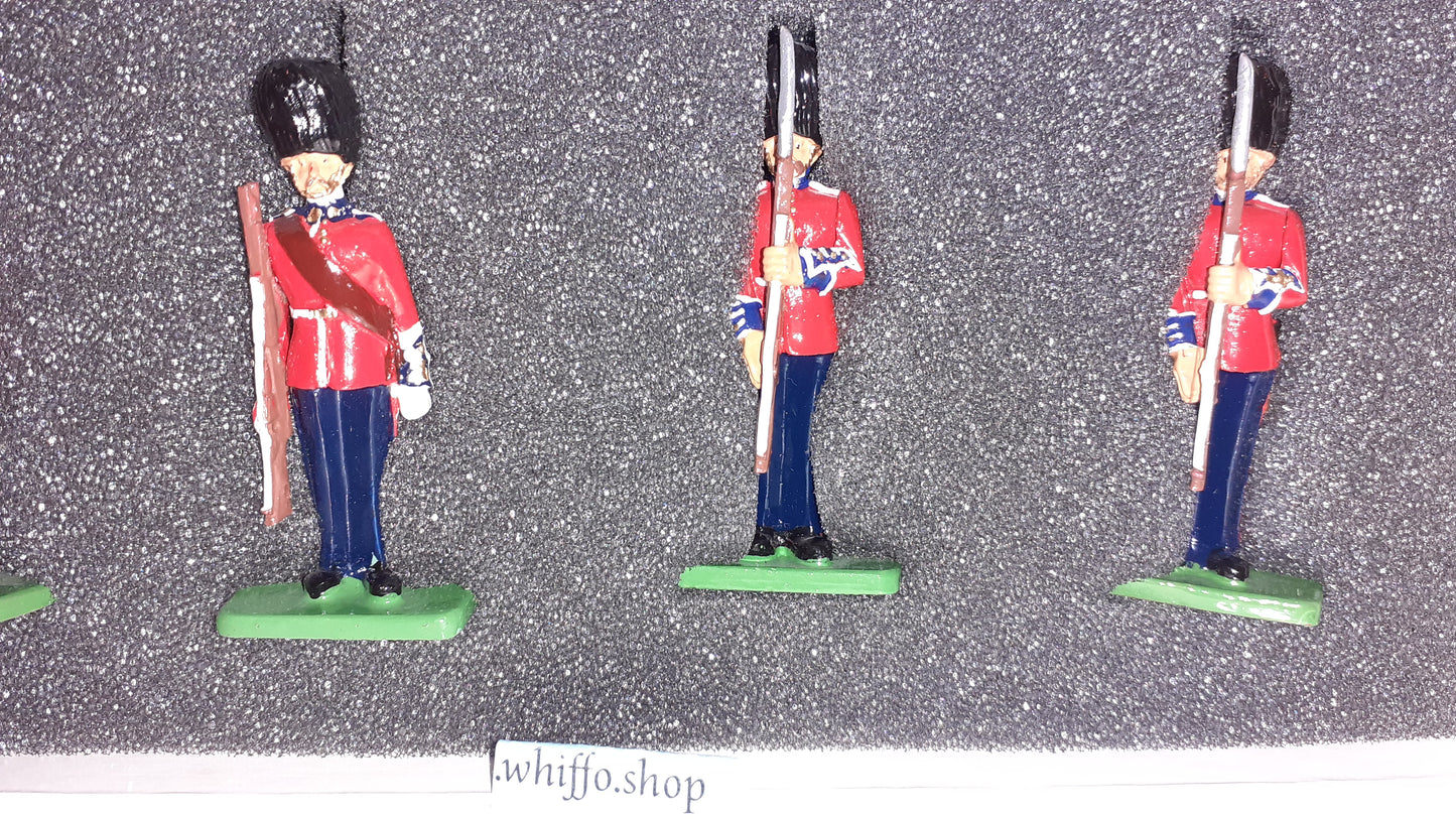 Britains 00294 Queen Victoria Scots Guards 1:32 metal boxed Set A S8