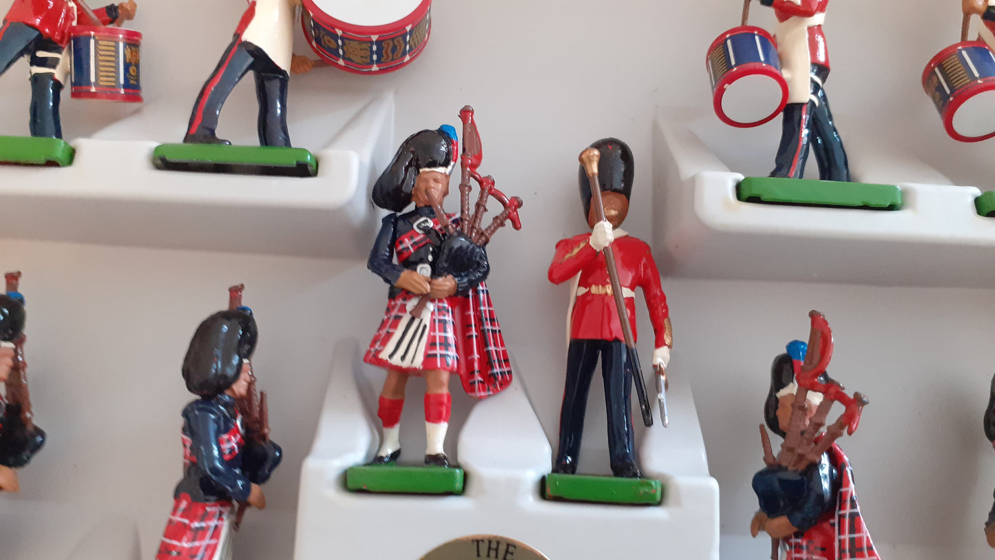 Britains 5305 scots guards band 1991 pipers ceremonial boxed s725
