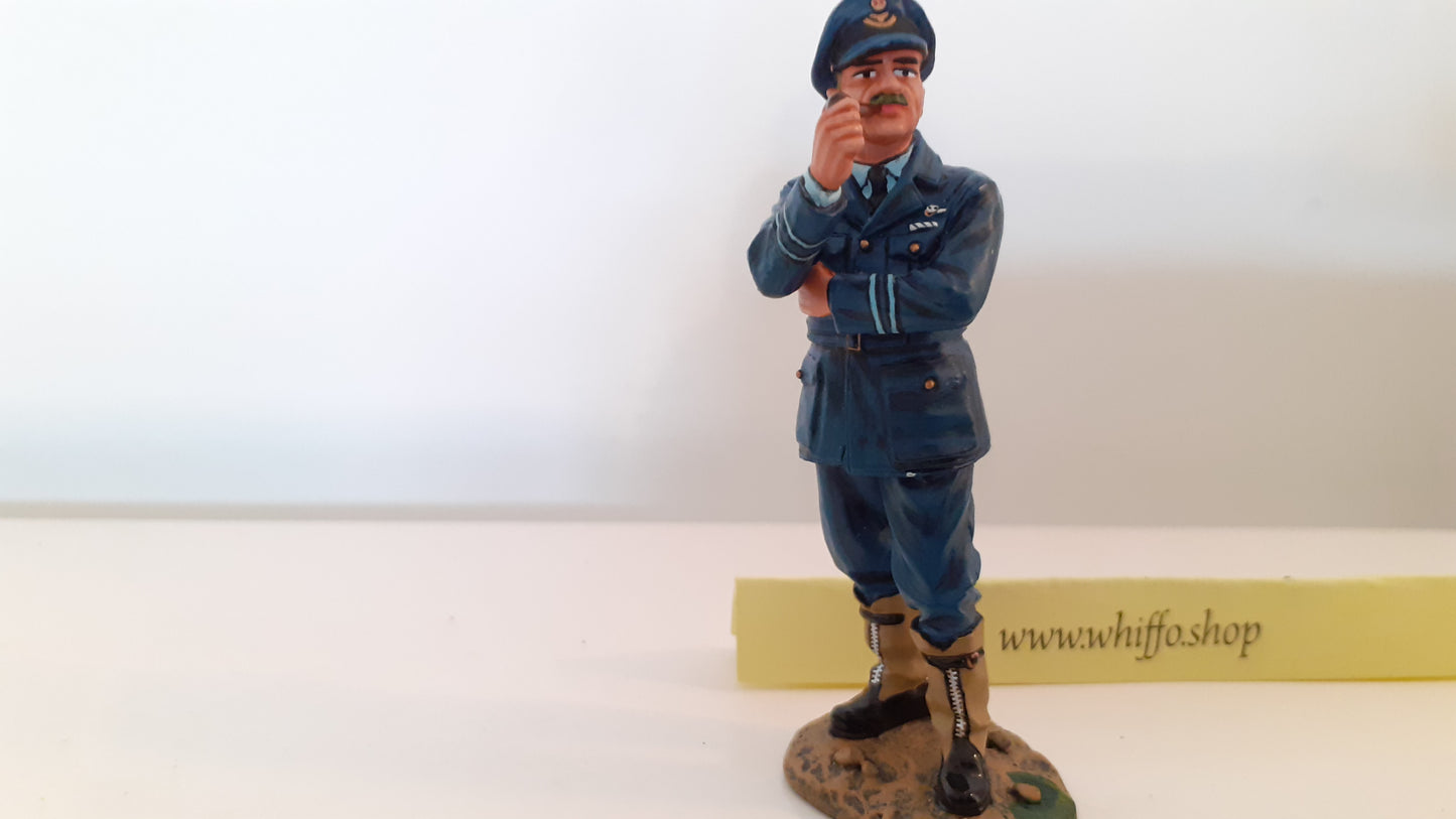 King and country Ww2 Raf043 Raf Pilot Bill Reid VC no box 1:30 w15