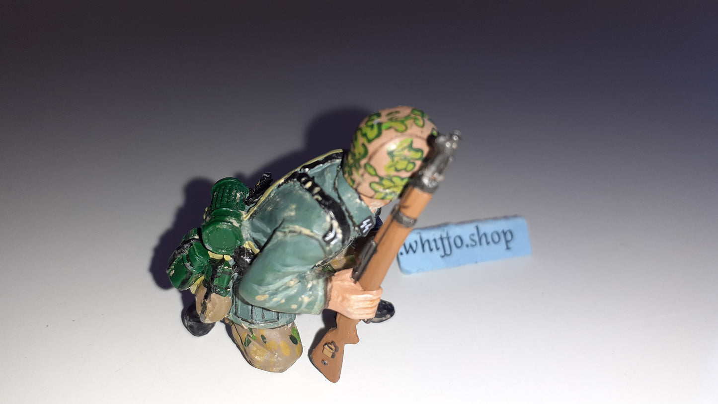 King and country Ww2 Lah11 tank rider German Berlin 1945 2005 no box 1:30  W1211