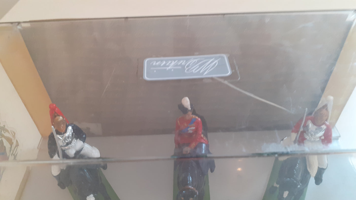 Britains ceremonial Queen Elizabeth Household Cavalry 1989 perspex box 1:32 S112