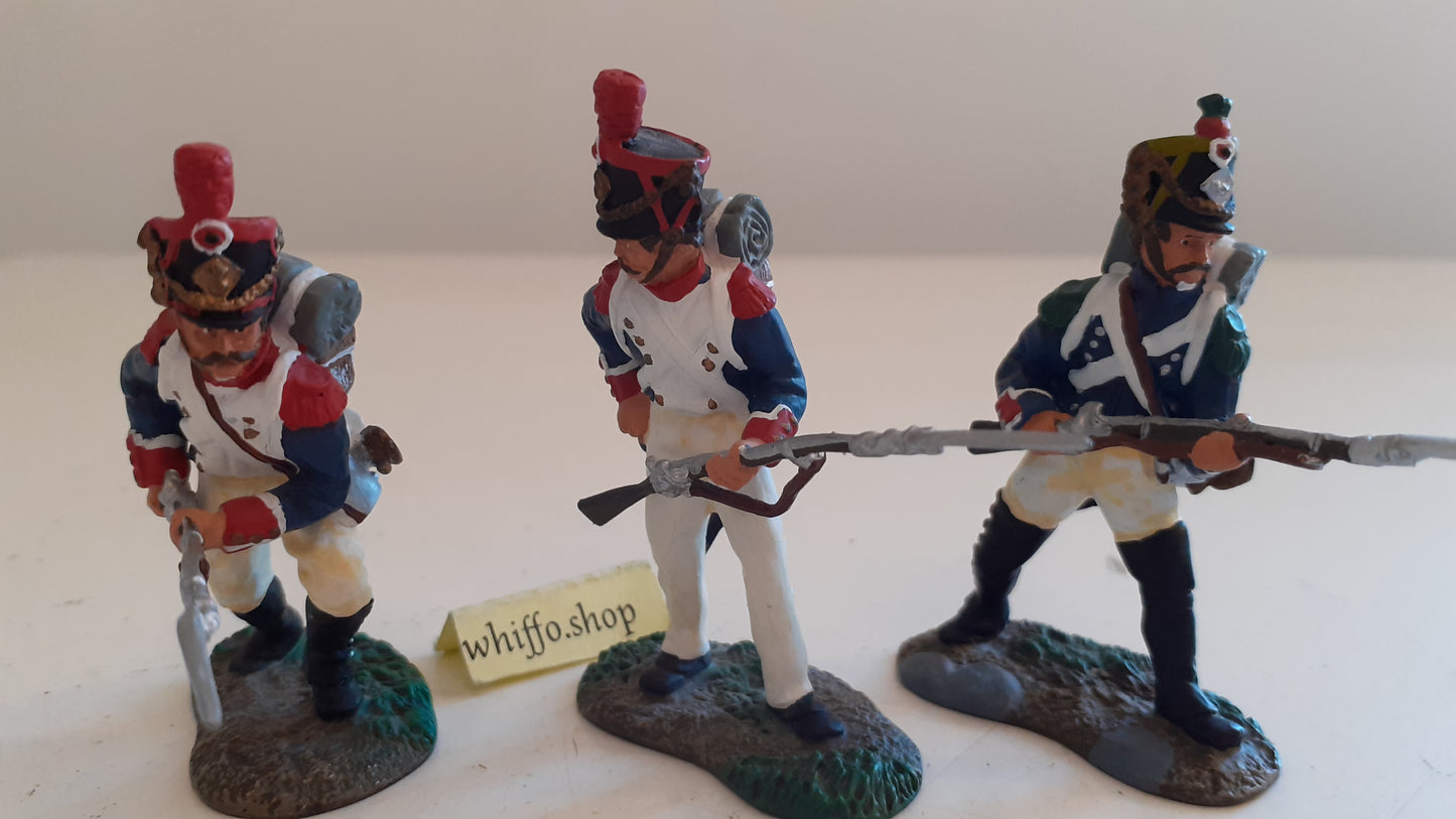 britains 00152  napoleonic hougoumont Waterloo french advancing 1999 box s738