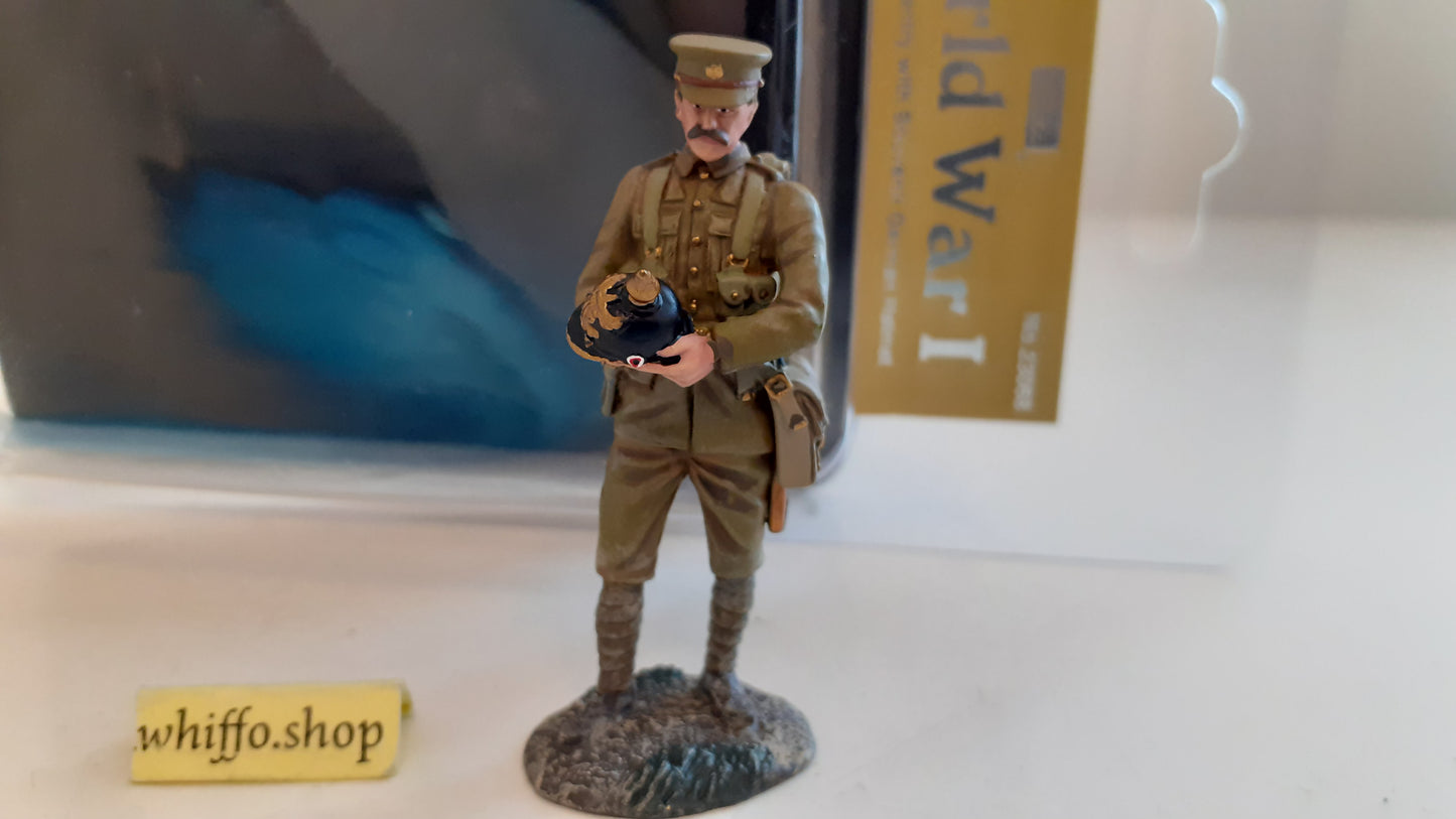 Britains 23068 ww1 british infantry Souvenir german helmet b617