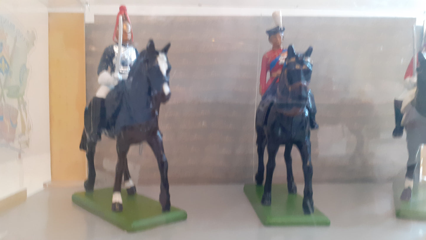 Britains ceremonial Queen Elizabeth Household Cavalry 1989 perspex box 1:32 S112