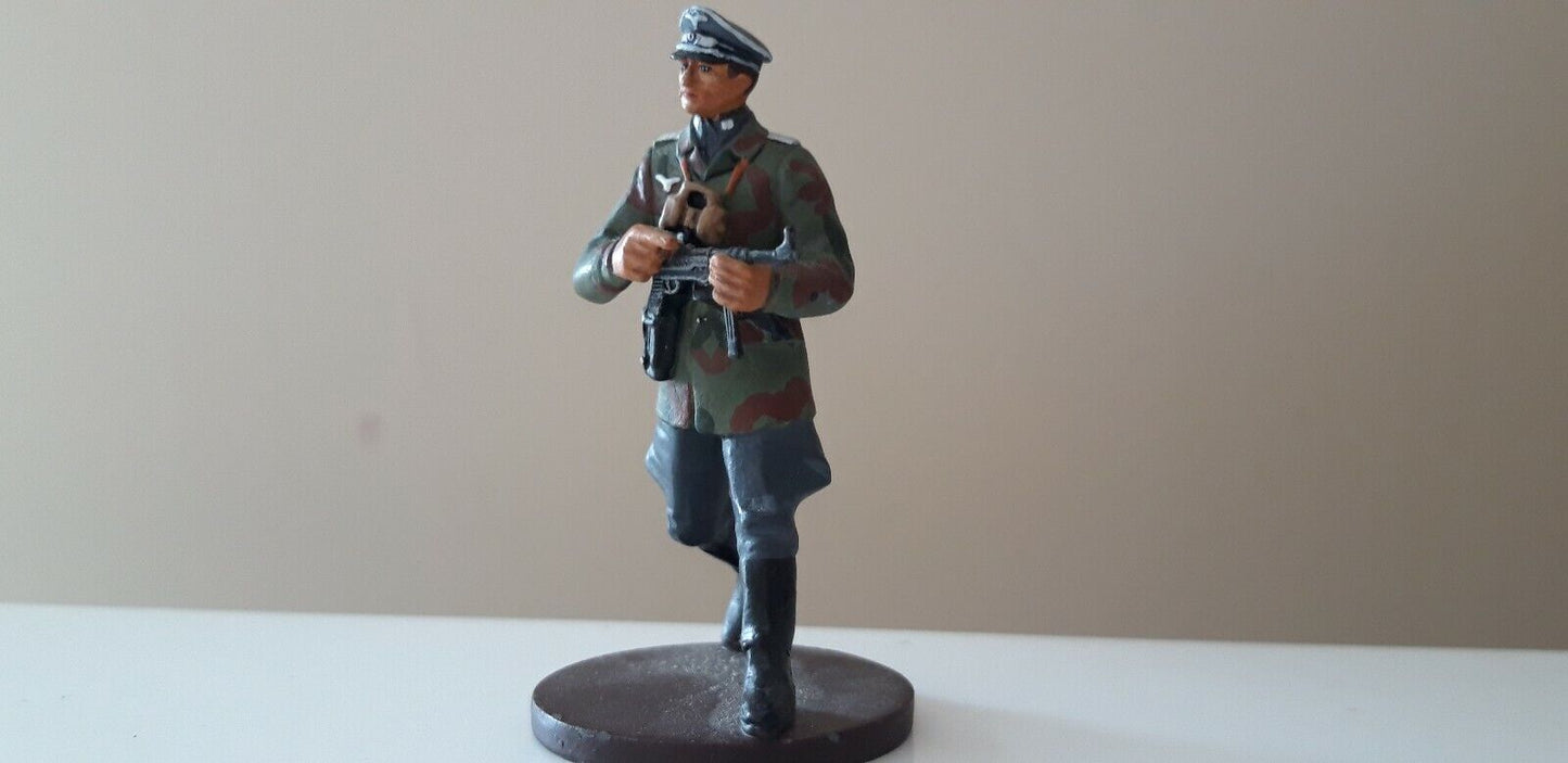 oryon ww2 German  infantry 1:32 metal figures bo