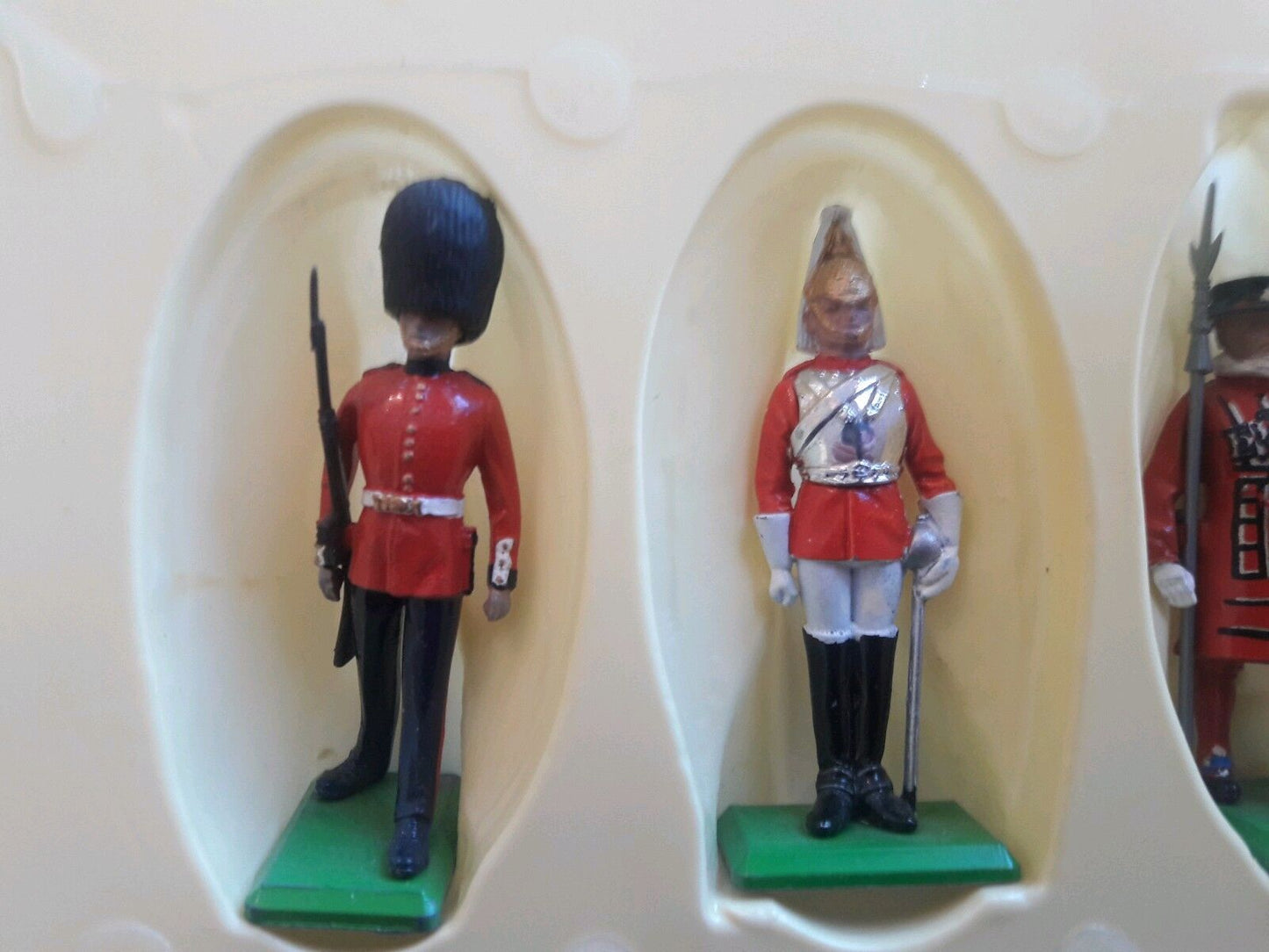 Britains ceremonial lifeguards scots  1:32 metal figures buckingham palace 7226