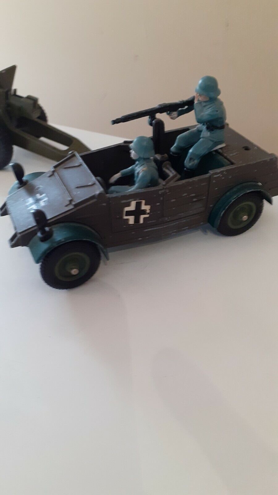 Britains deetail ww2 German afrika korps kubelwagen and gun 1970s 1:32  b1