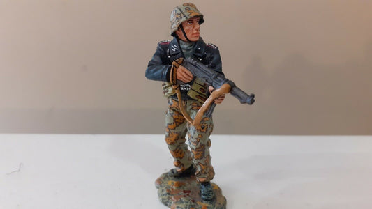 King and country  german ww2 berlin waffen officer winter no box 1:30  w3