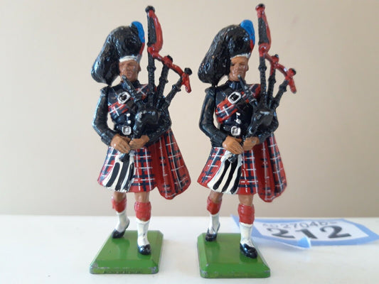 Britains ceremonial scots guards band pipers buckingham palace 1:32  1980s 212