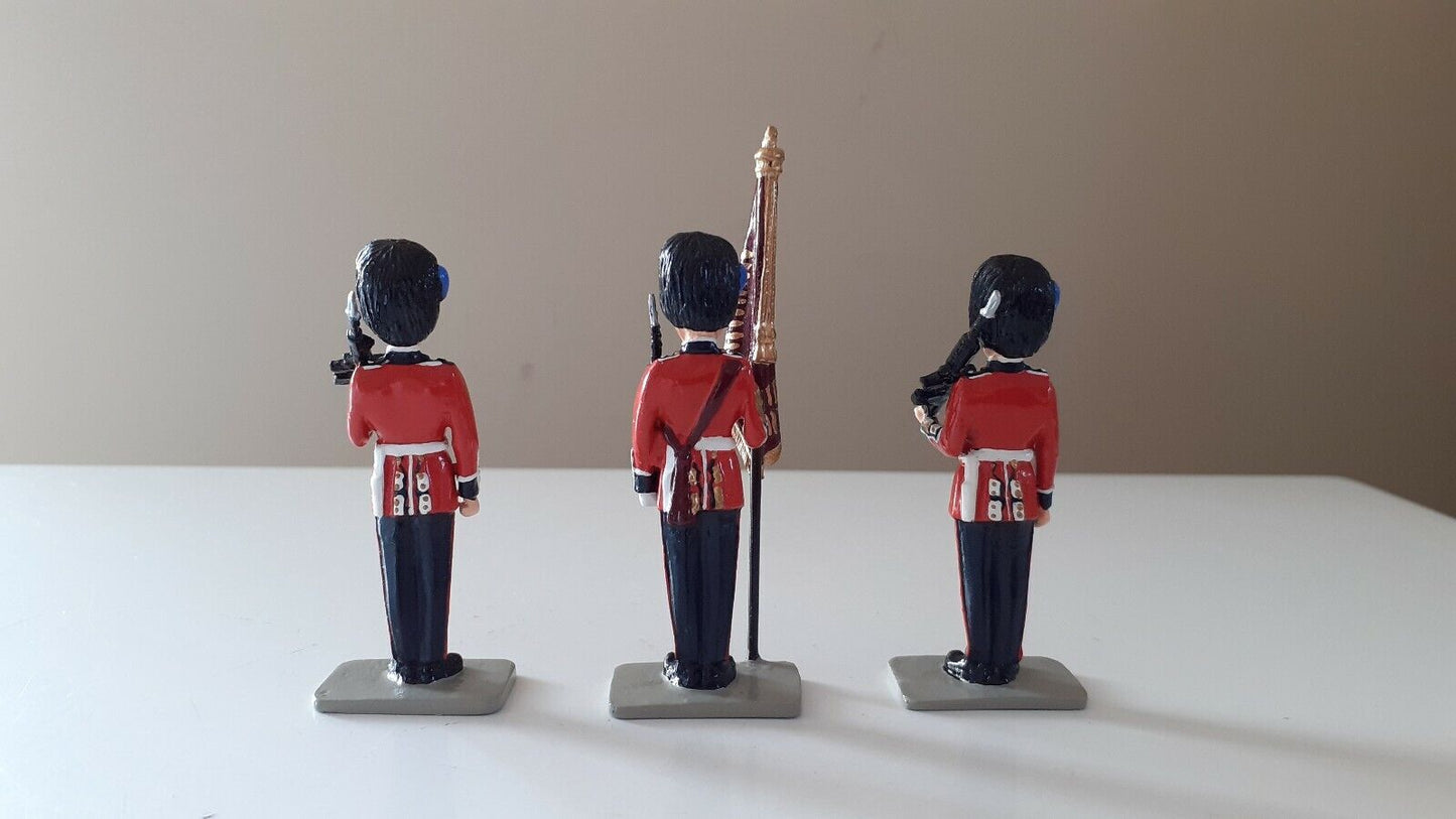 Britains ceremonial Irish guards  1:32 metal figure buckingham palace 40113