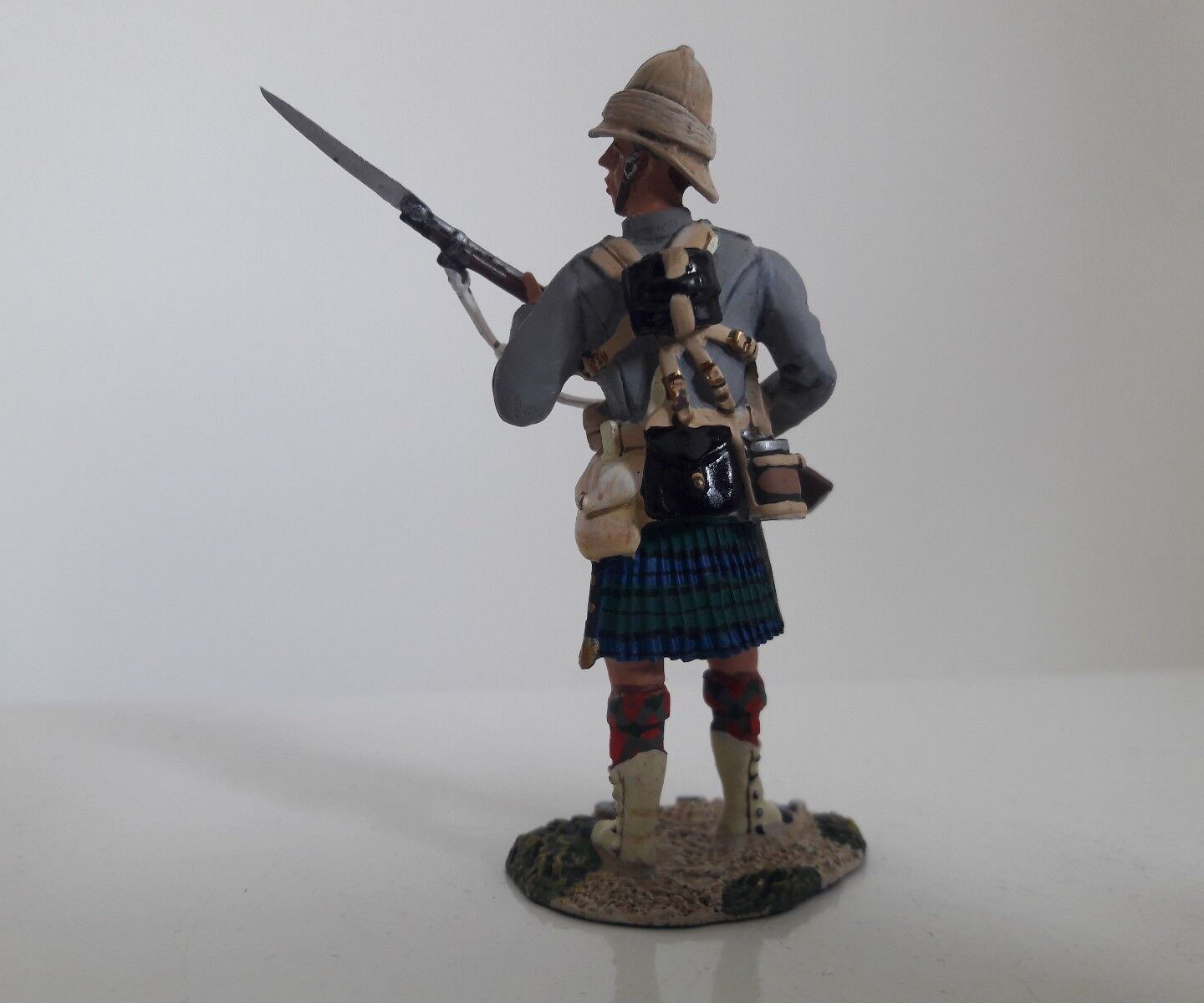 Britains war along nile 27018 42nd black watch highlander metal four feathers