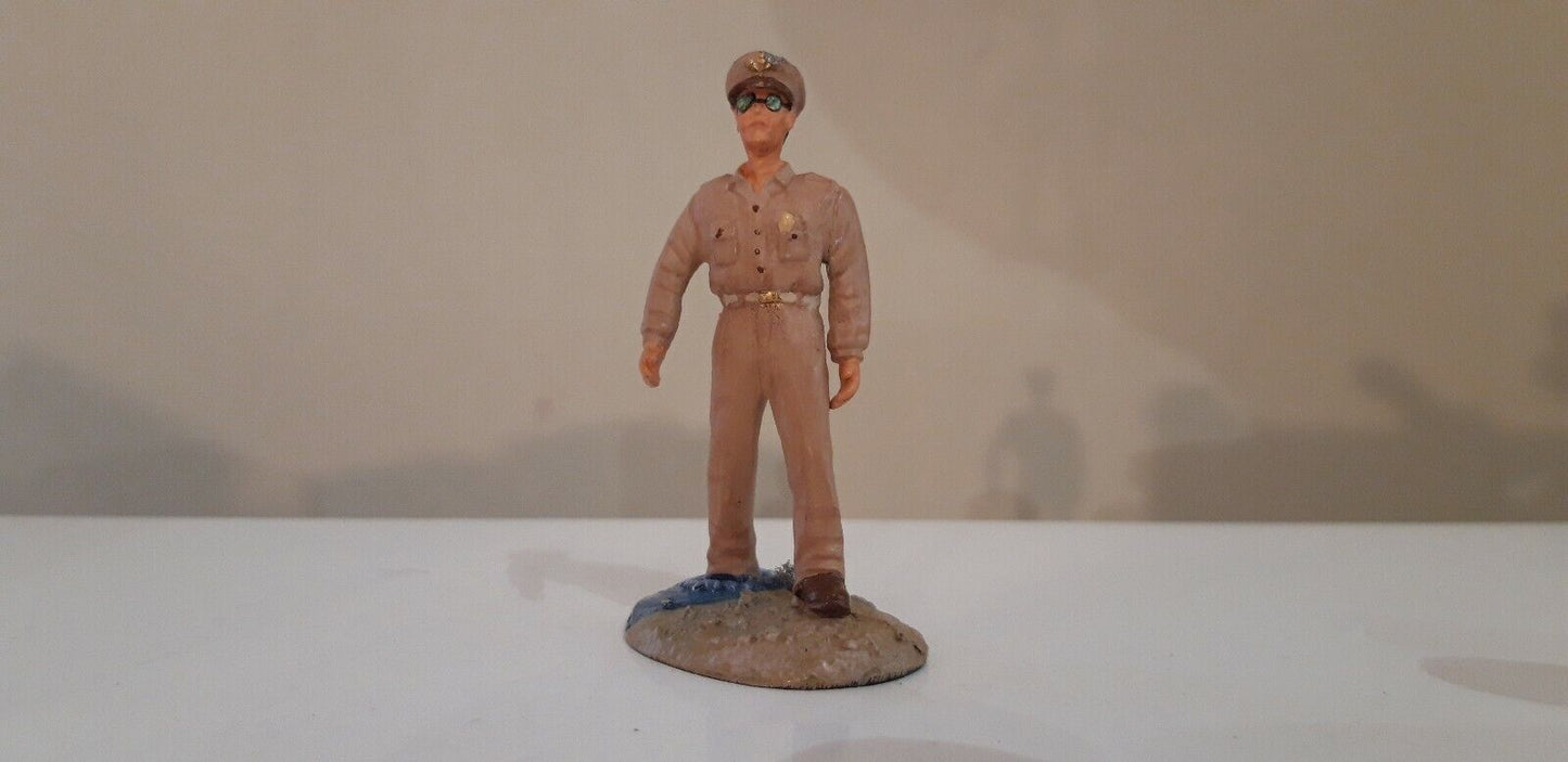 Britains ww2 ww1  00286 general Douglas MacArthur metal 1:32  d-day