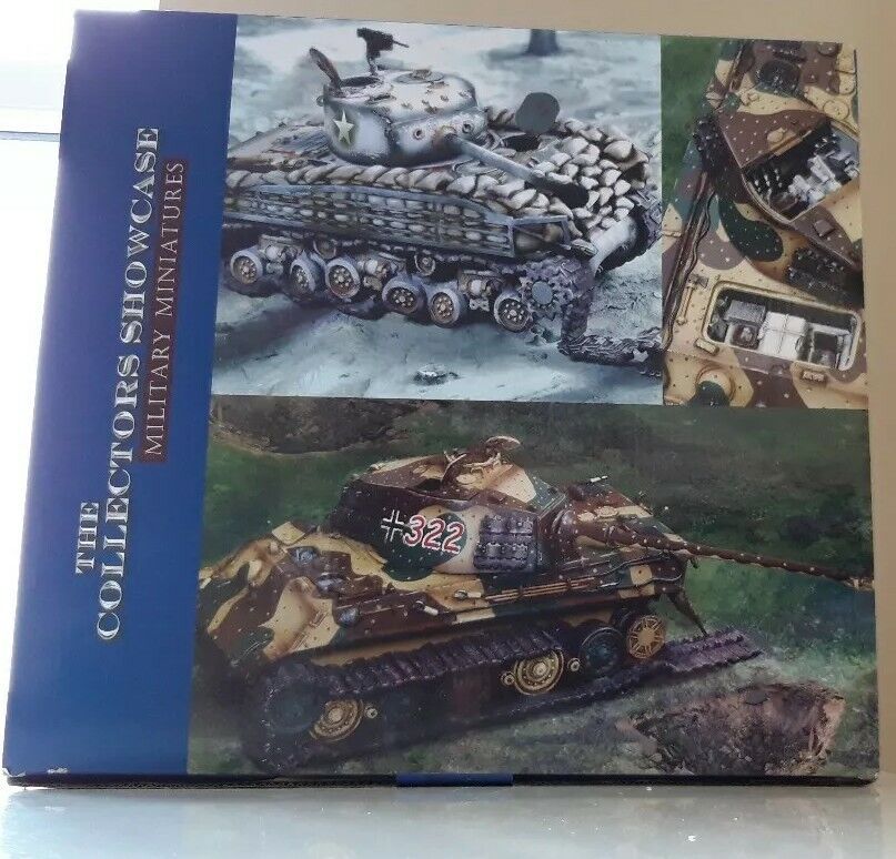 Collectors  showcase ww2 German king tiger panzer tank boxed 1:30 cs00938