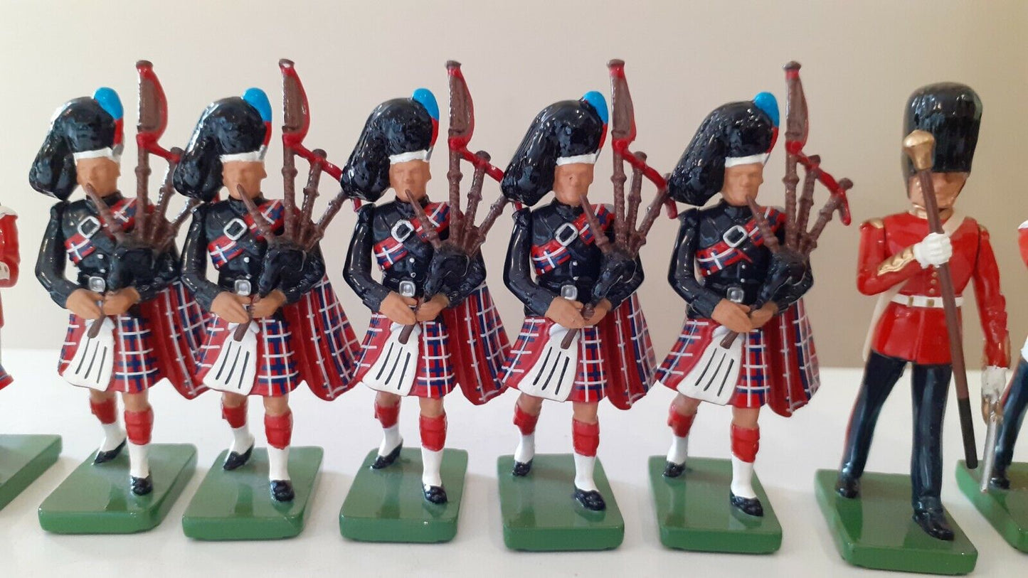 Britains 00092 deetail ceremonial band bagpipes scots guards 2001 1:32