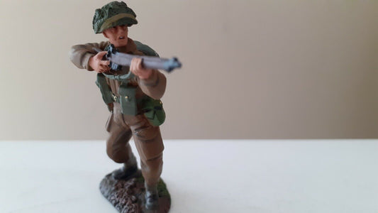 Britains ww2 17906 british infantry metal boxed b7