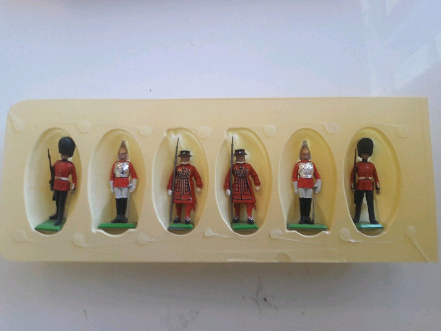 Britains ceremonial lifeguards scots  1:32 metal figures buckingham palace 7226