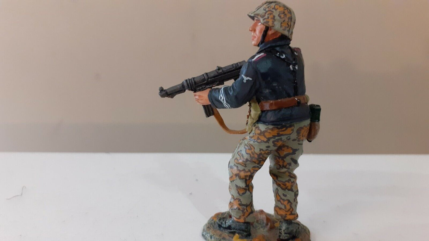 King and country  german ww2 berlin waffen officer winter no box 1:30  w3