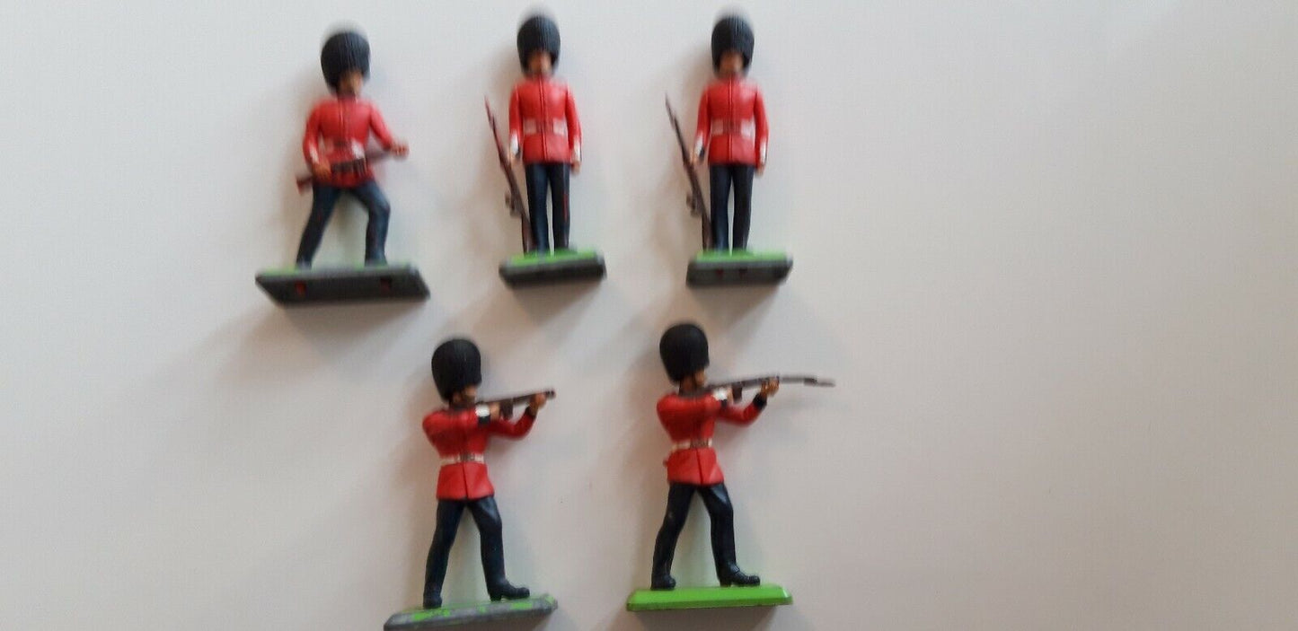 Britains deetail scots guards  1970s  1:32  b2