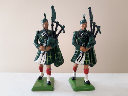 Britains ceremonial cameron band pipers buckingham palace 1:32  1980s b2 0411
