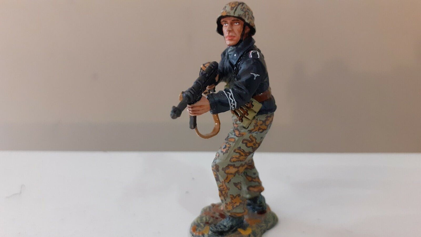 King and country  german ww2 berlin waffen officer winter no box 1:30  w3