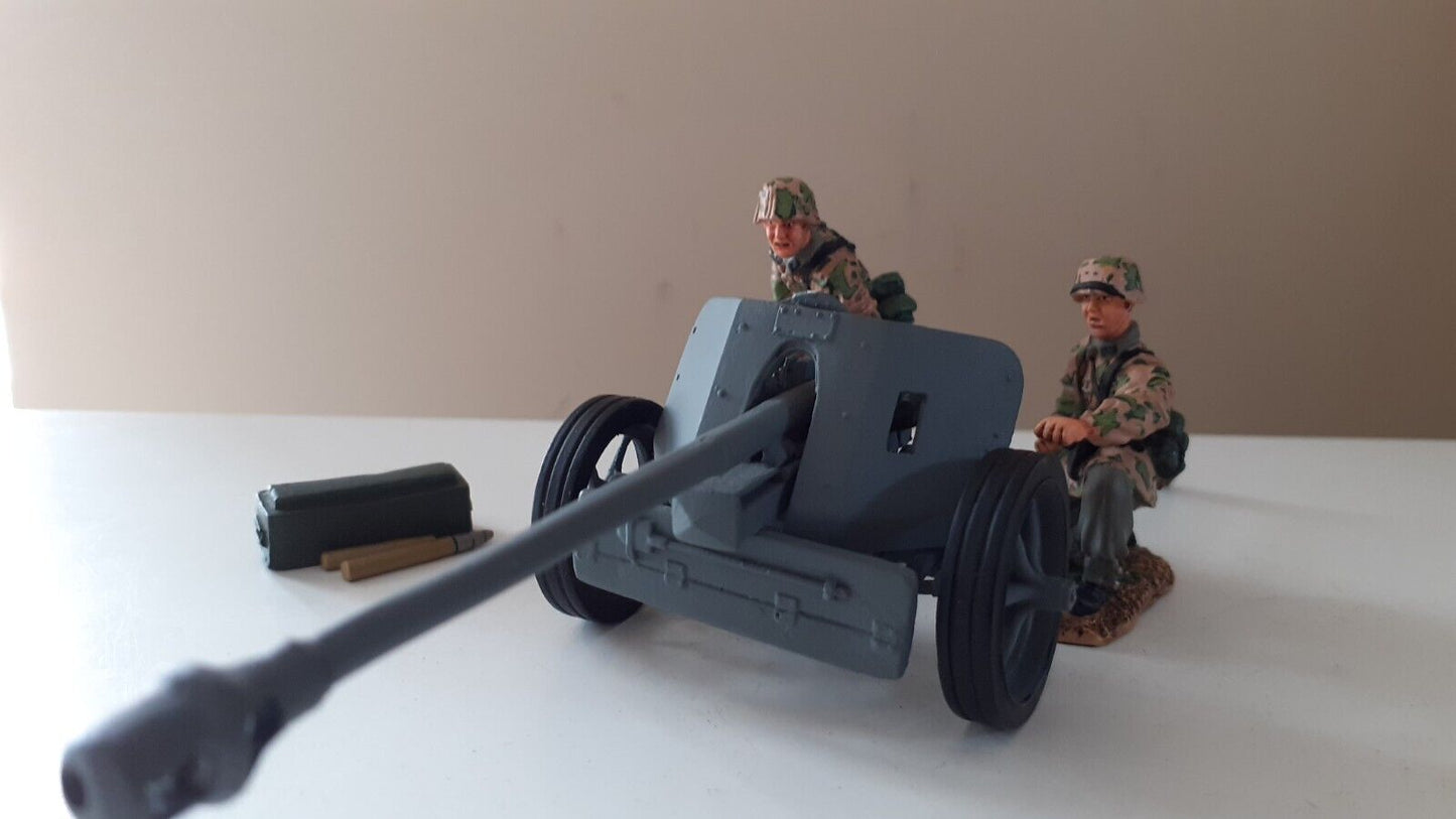 Conte ww2 wwii-032 German pak 40 and crew 1:32 boxed metal BB