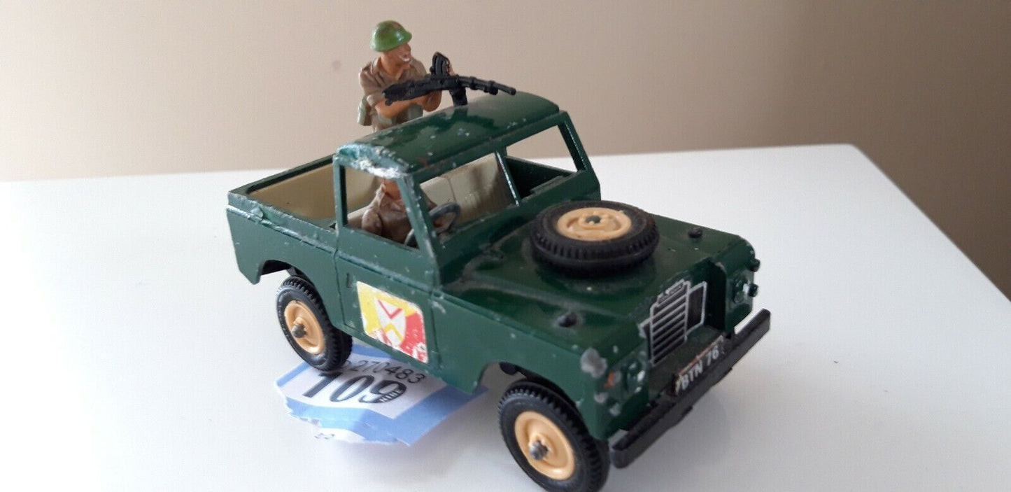 Britains deetail ww2 swb land rover    1970s  1:32  b1