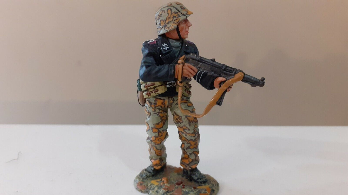 King and country  german ww2 berlin waffen officer winter no box 1:30  w3