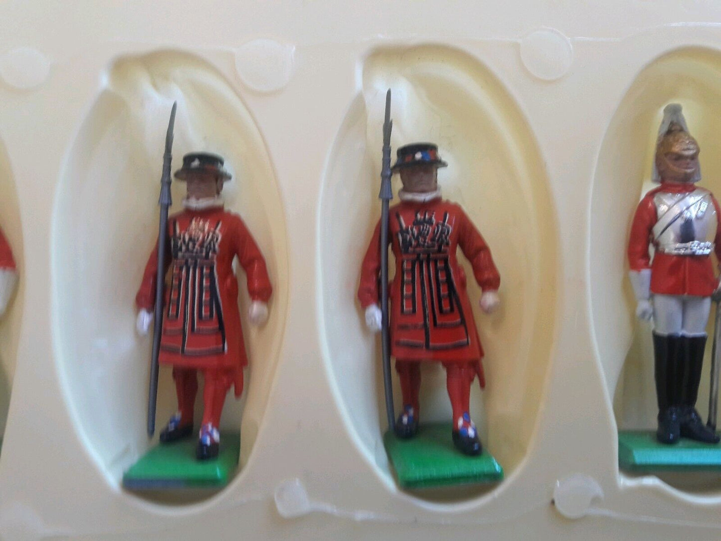 Britains ceremonial lifeguards scots  1:32 metal figures buckingham palace 7226