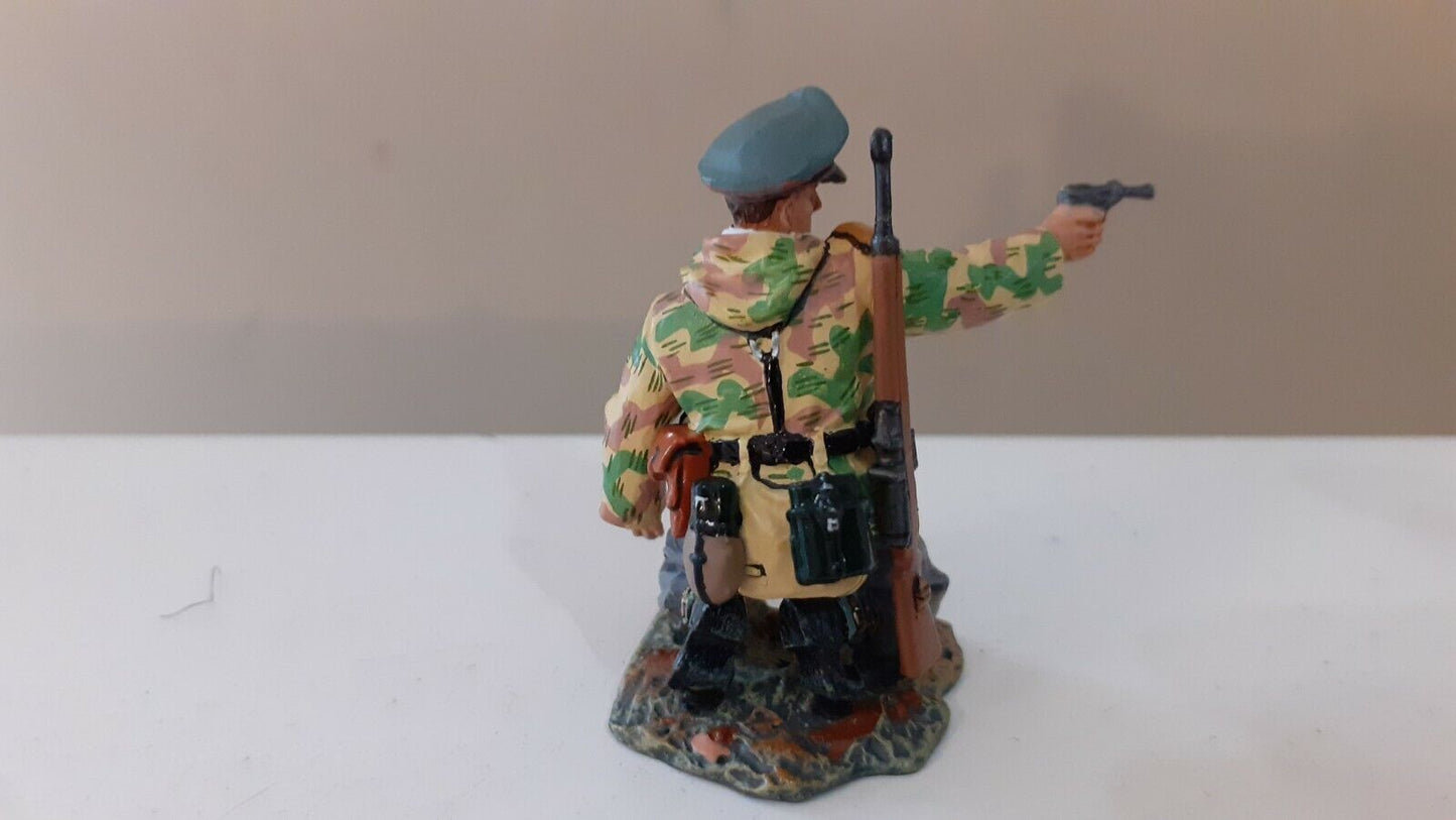 King and country  german ww2 berlin waffen officer winter no box 1:30  w3