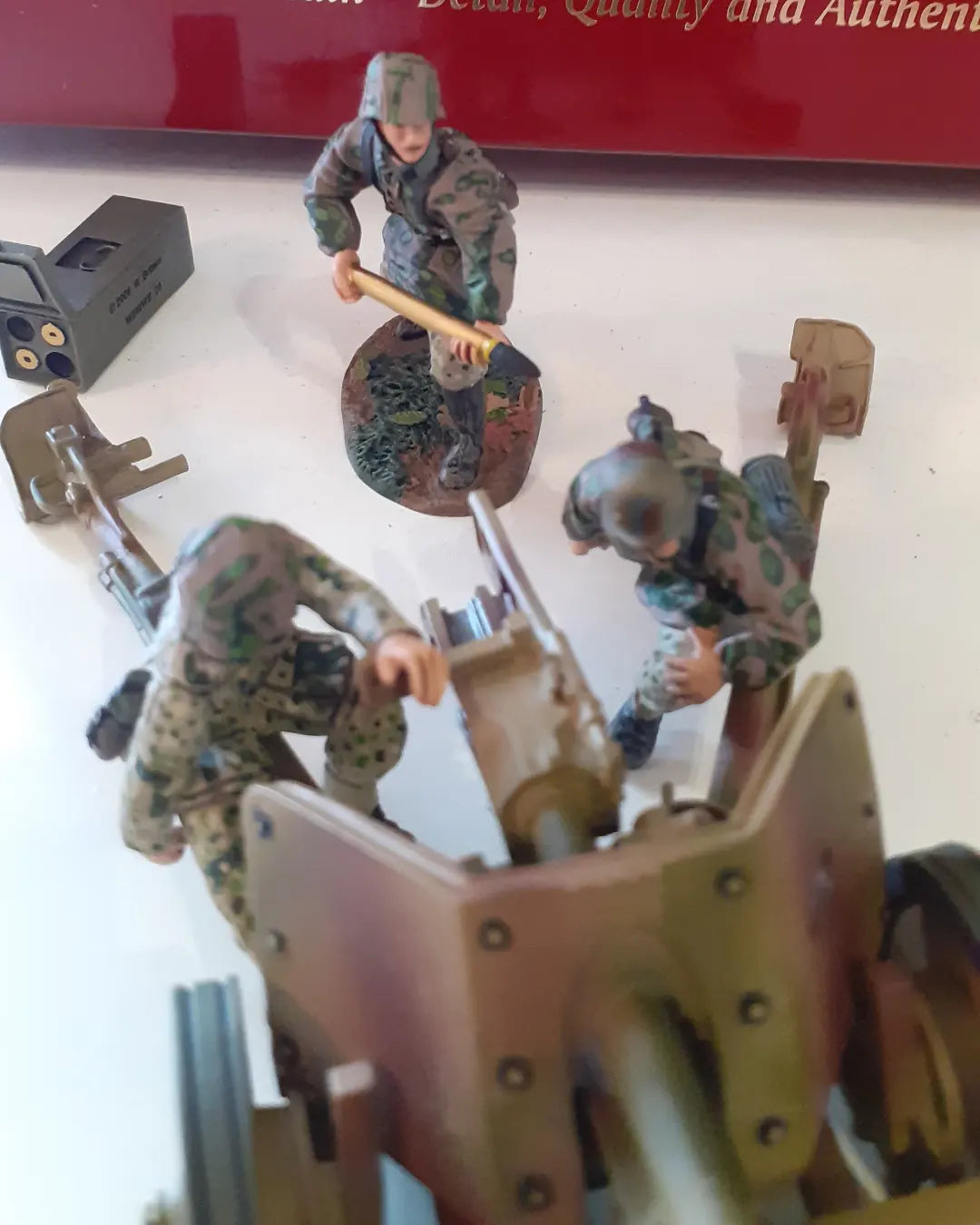 Britains 17659  ww2 German panzer pak 40 cannon crew